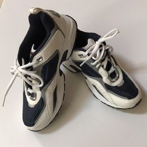 Women’s Reebok Sneakers Size 7 1/2 EUC